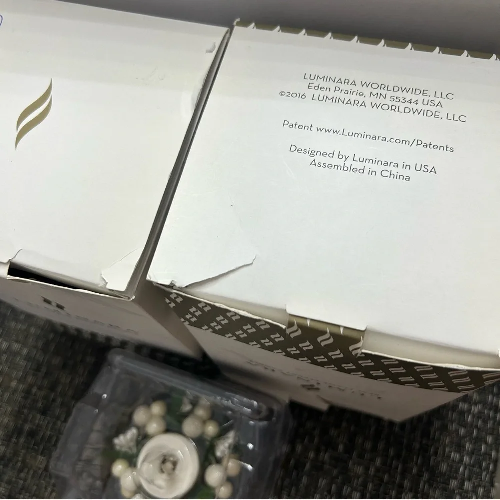 Set of 2 & 1/2 Luminara Flame Effect Candles White Berry Glass Remote Ornaments